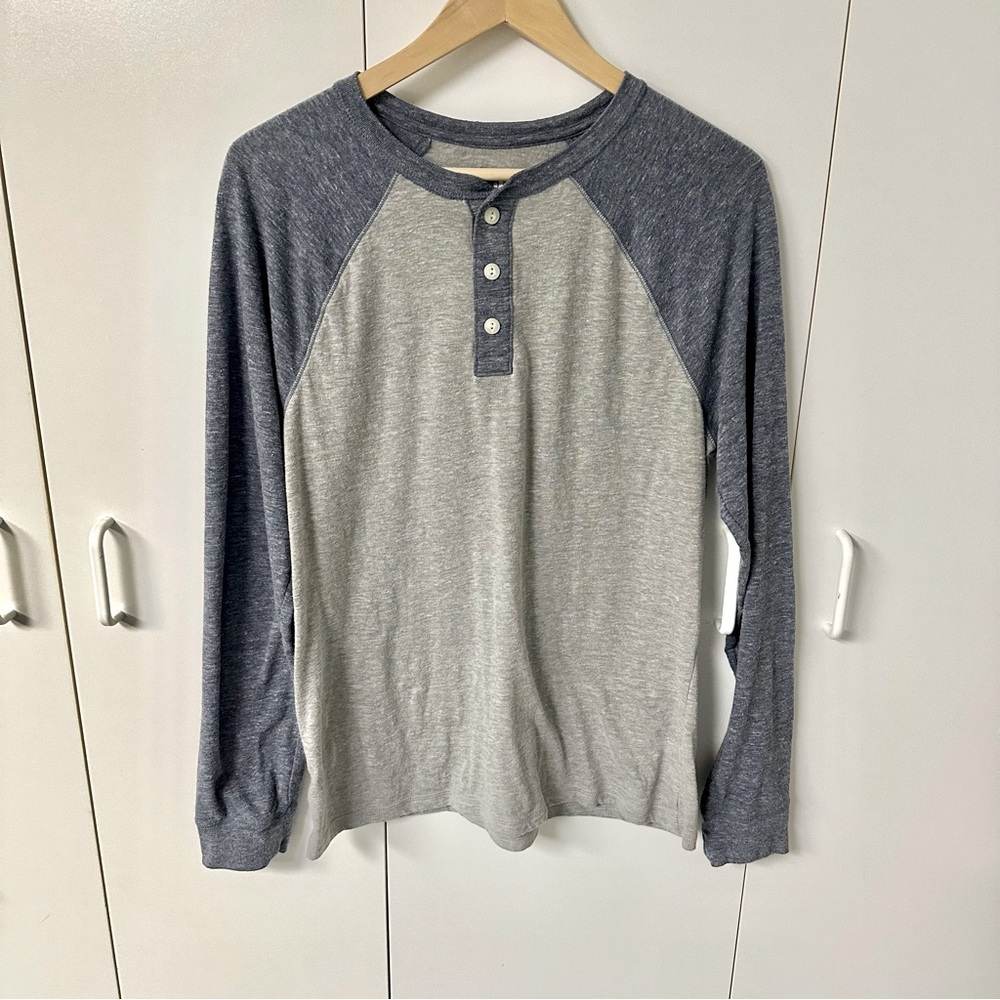Urban Pipeline long sleeve henley shirt Men’s size Medium
